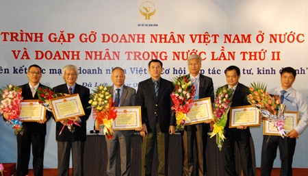 Culmina segunda cita de empresarios vietnamitas residentes en el exterior 